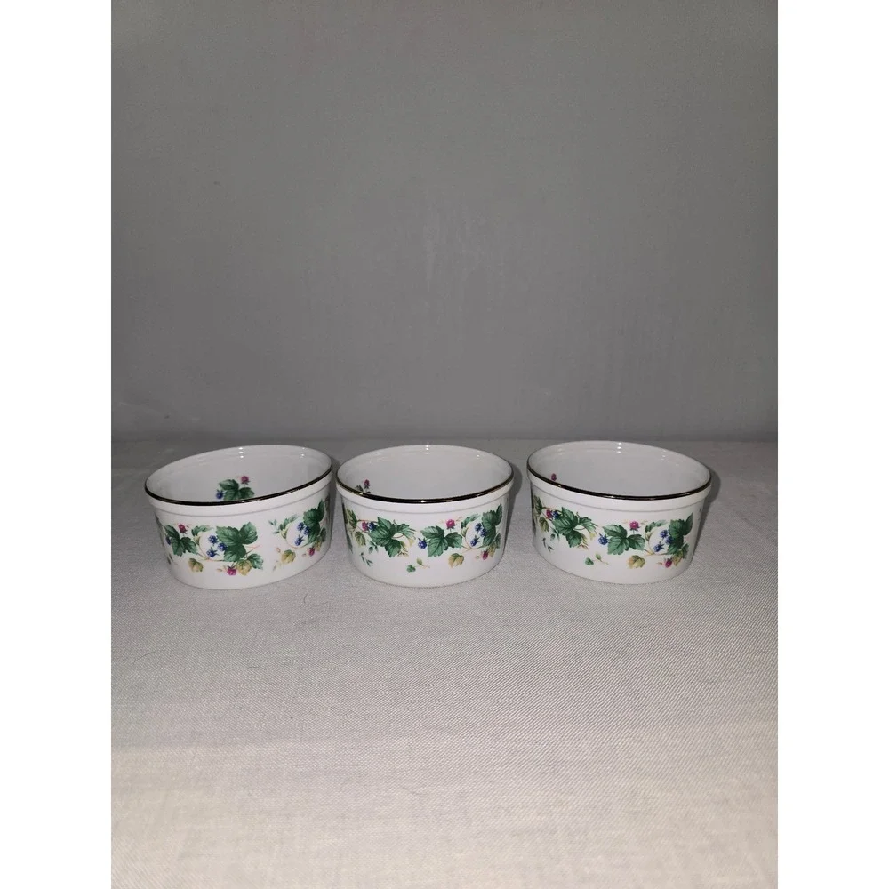 Andrea by Sadek Vineyard Ramekins White Floral Berry Set of 3 OS Excellent